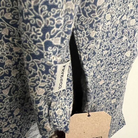 NWT Women’s Frye Floral Blouse. Size L. - Picture 8 of 8